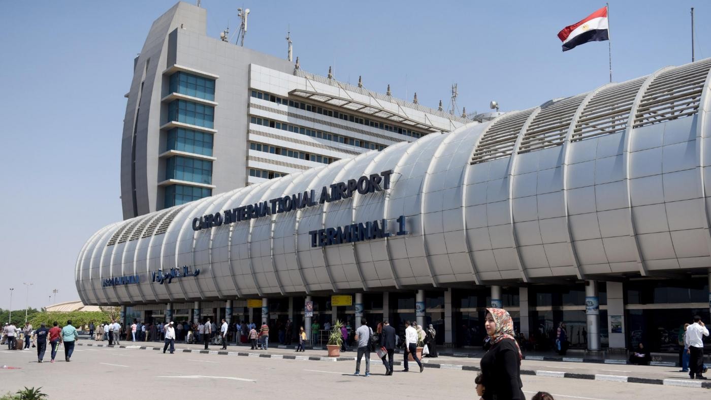 Aereo scomparso, fonti Usa: Probabile bomba a bordo. Egyptair: Trovato relitto