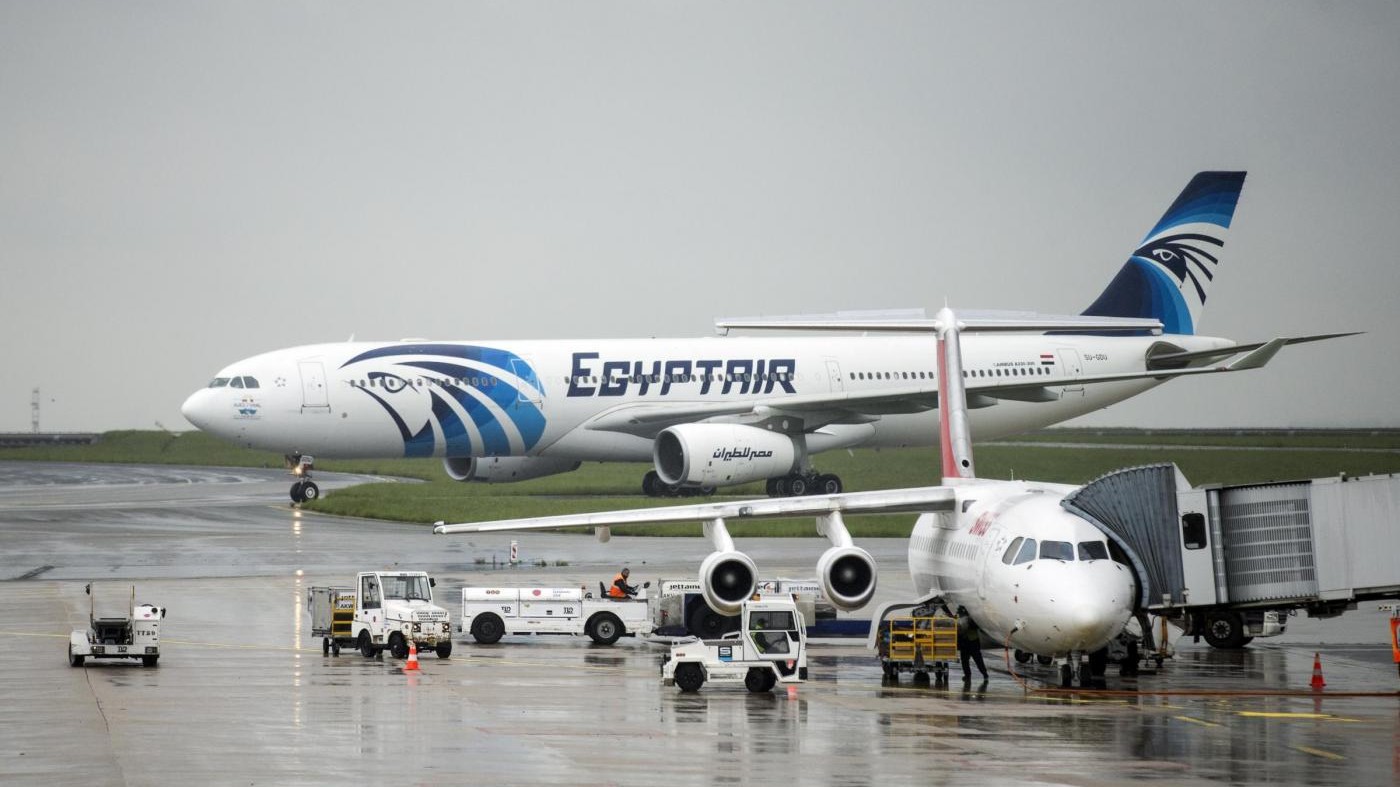 Aereo EgyptAir scomparso, smentito il ritrovamento: torna lo spettro terrorismo