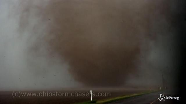 Usa, a un passo dal tornado: il video è impressionante