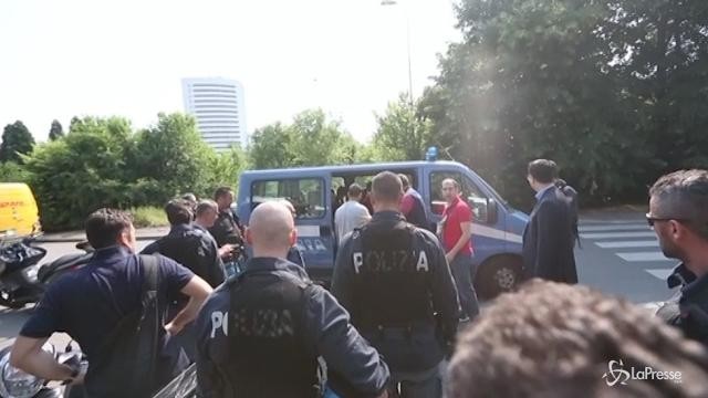 Milano, sgomberato ex hotel occupato in via Lampedusa
