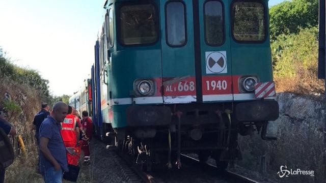 Scontro tra due treni in Salento: 15 feriti