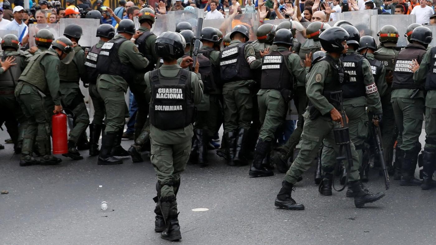 Venezuela, Maduro ordina manovre militari contro ‘golpe’