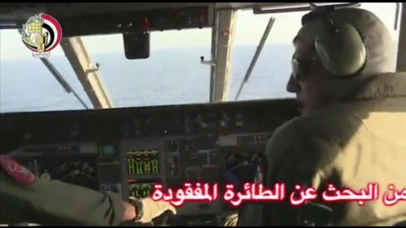 Egyptair, il fumo proveniva da un motore dell’aereo scomparso