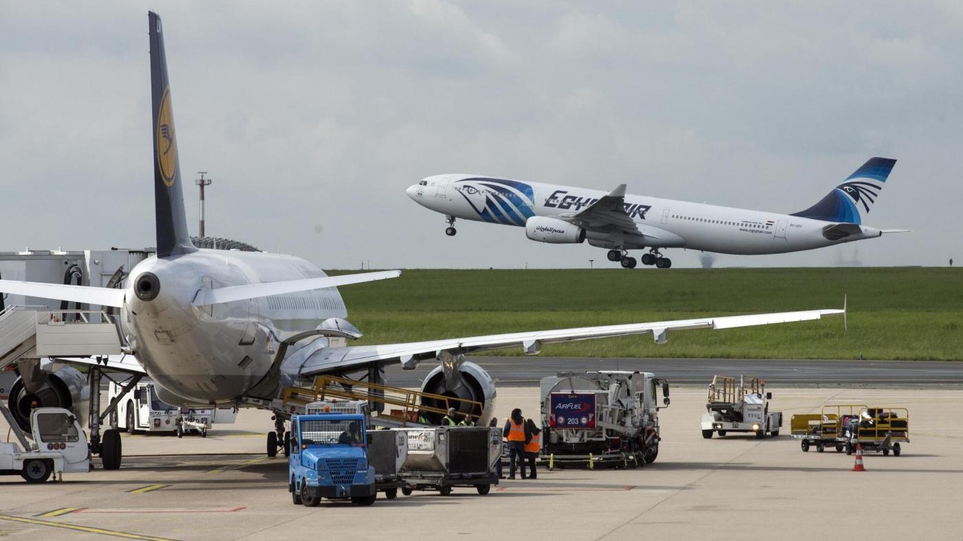 Egyptair, mistero scatole nere: l’Egitto smentisce il ritrovamento