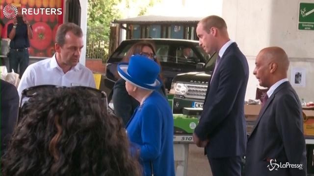 Grenfell Tower Londra: la Regina e il principe William sul luogo del disastro