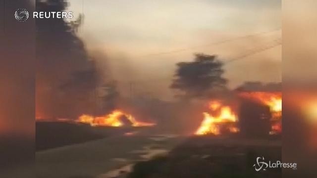 Cina, increbile incendio in montagna