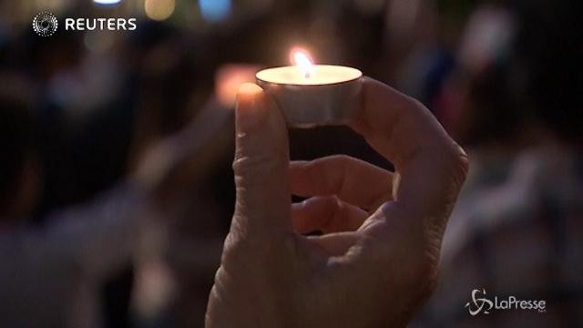 Londra, la veglia silenziosa per le vittime della Grenfell Tower