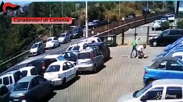 Acireale, aggredisce tassista che muore per infarto