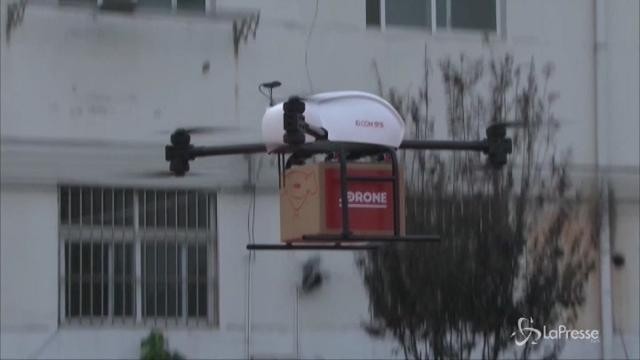 VIDEO In Cina i droni ora fanno anche le consegne a domicilio