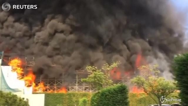 Tokyo: violento incendio in centro di distribuzione