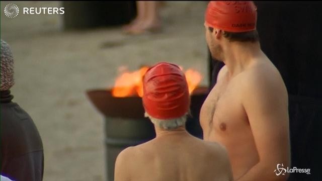 E’ solstizio d’inverno: in Tasmania ci si tuffa nudi nelle acque gelate