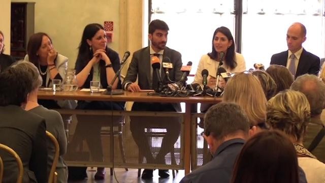 Raggi: “Grillo mi ha detto di andare avanti”