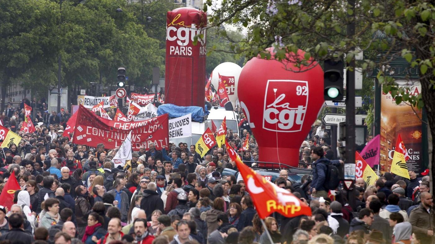 Francia, pugno duro sui sindacati: altri sgomberi in raffinerie
