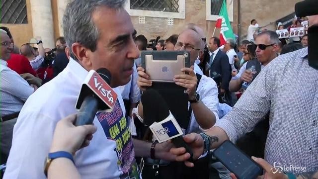 A Roma proteste contro Raggi, Gasparri: “Altro che 7 e mezzo, la città ti dà 0”