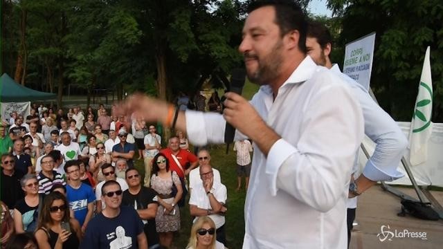 Salvini contro Tosi: “Come si fa a candidare la fidanzata?”