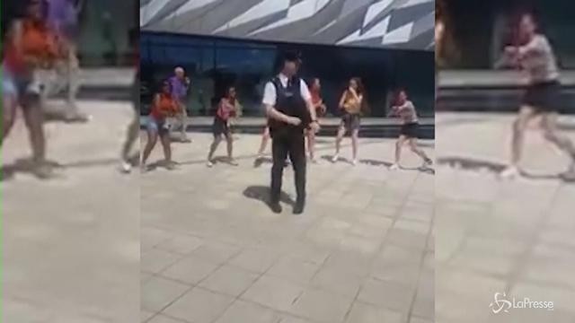 VIDEO Poliziotto ballerino si scatena su note di Justin Timberlake