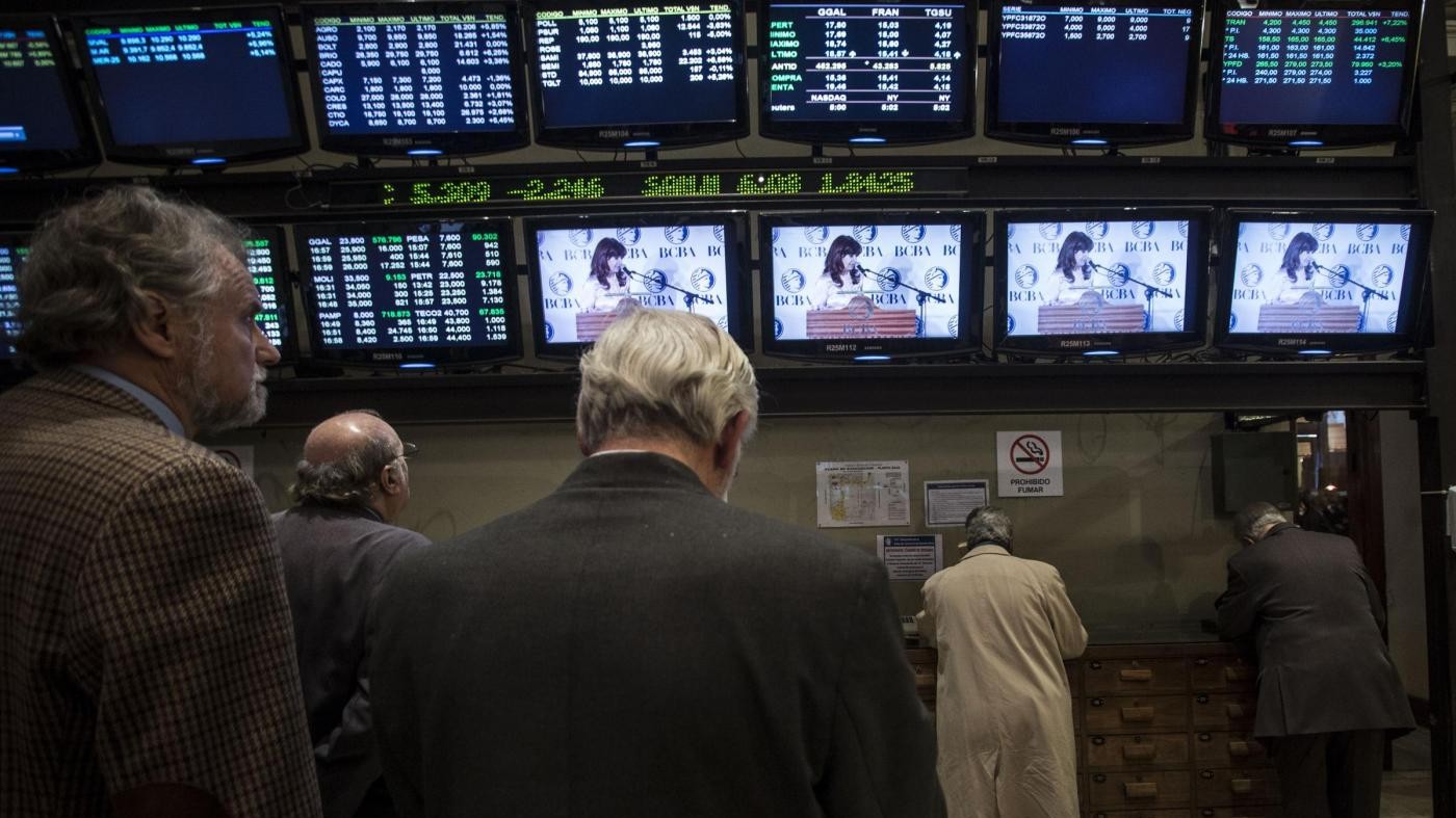 Borsa, Piazza Affari chiude a +1,66% spinta da Grecia e banche