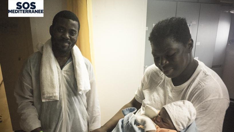 Migranti, bimbo nasce a bordo di nave di salvataggio