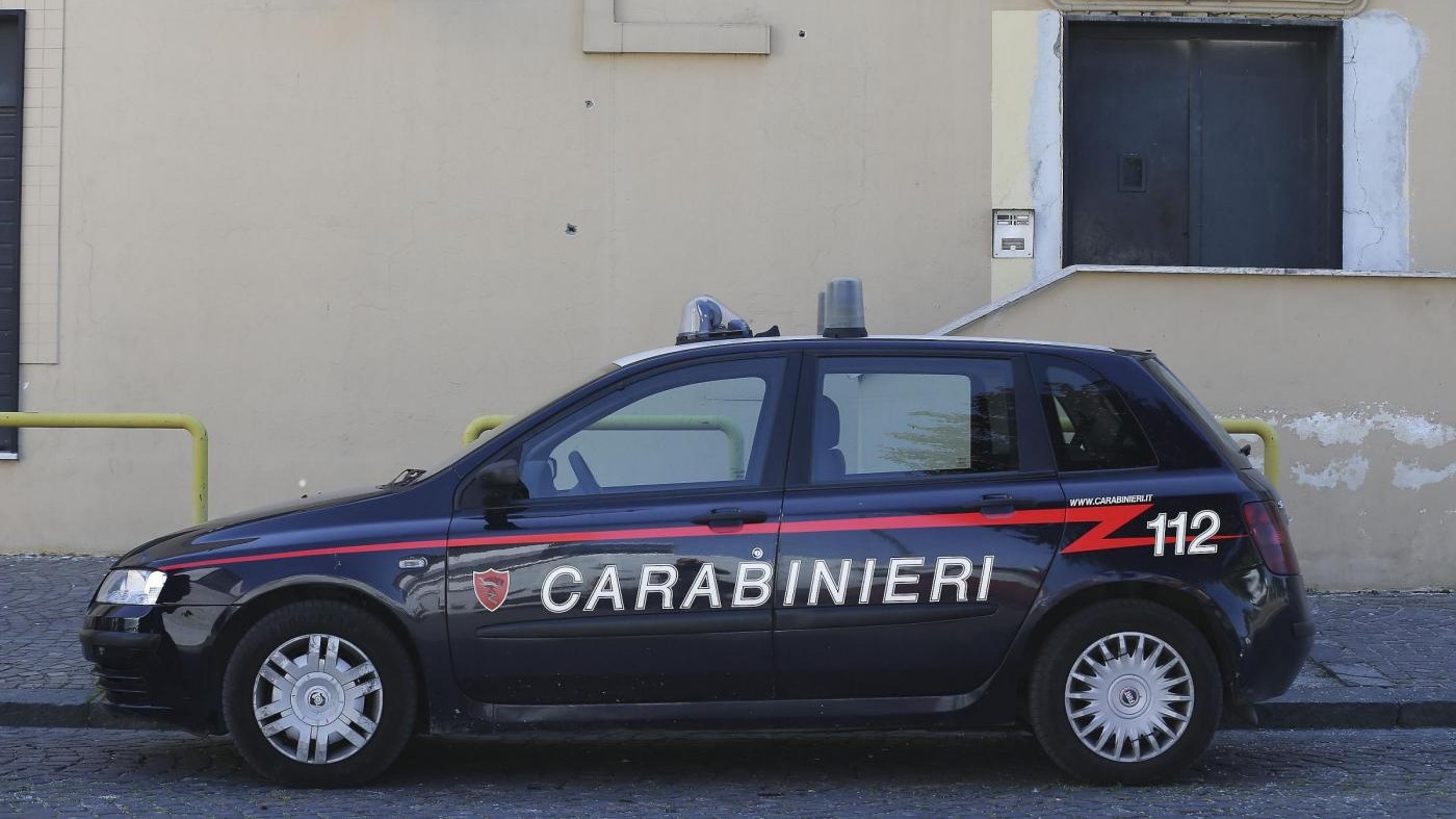 Firenze, molotov contro caserma carabinieri: nessun ferito