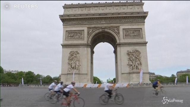 Parigi: tutti in bici per l’Olympic Day
