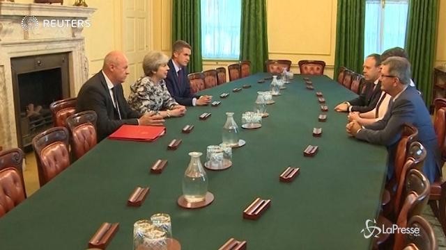 Gran Bretagna, c’è l’accordo tra conservatori e Dup