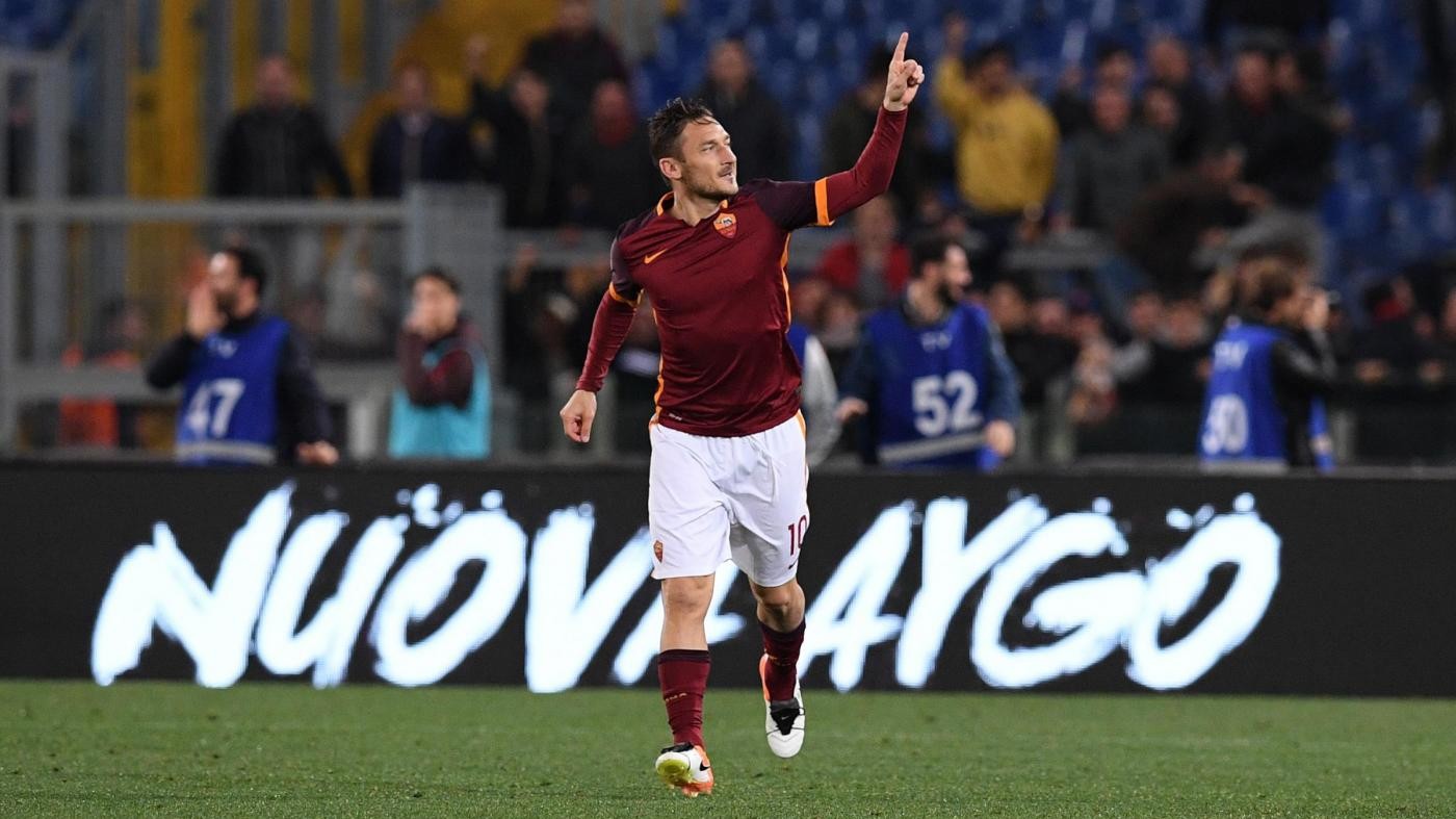 Totti incontra tifoso in lacrime dopo doppietta al Toro