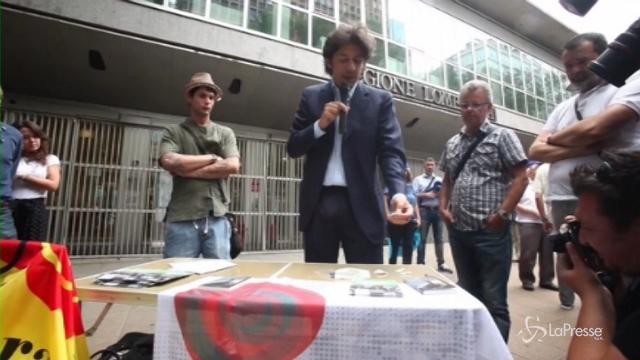 Milano, Cappato distribuisce cannabis ai malati