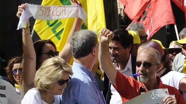 A Roma flash mob contro l’accordo di libero scambio Ue-Canada