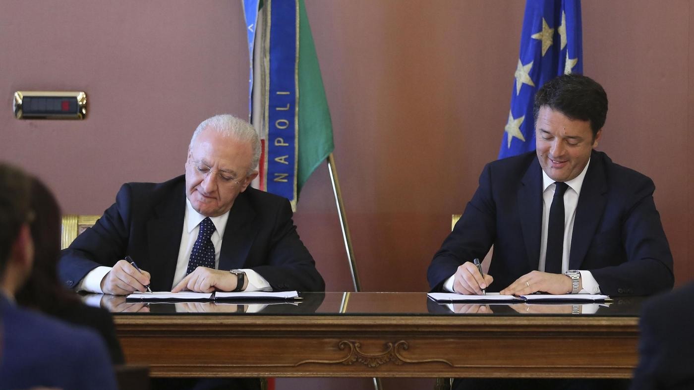 Renzi firma Patto per Campania: Basta sprecare fondi Ue