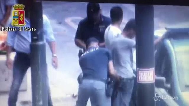 Borseggiatori in azione a Napoli: 4 arresti