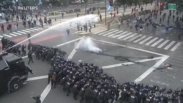 Argentina: violenti scontri a Buenos Aires