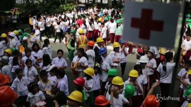 Filippine: in una scuola per sordi la maxi esercitazione in caso di terremoto