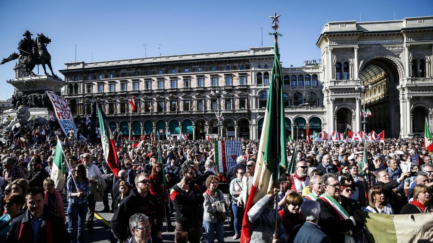 25 aprile, a Milano più applausi che tensione