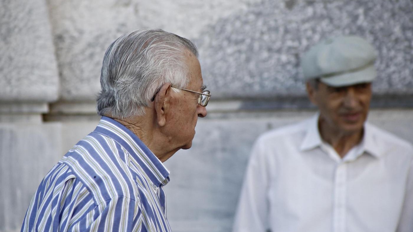 Salute, la speranza di vita in Italia segna una battuta d’arresto