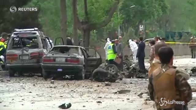 Attentato kamikaze a Kabul: almeno 9 morti