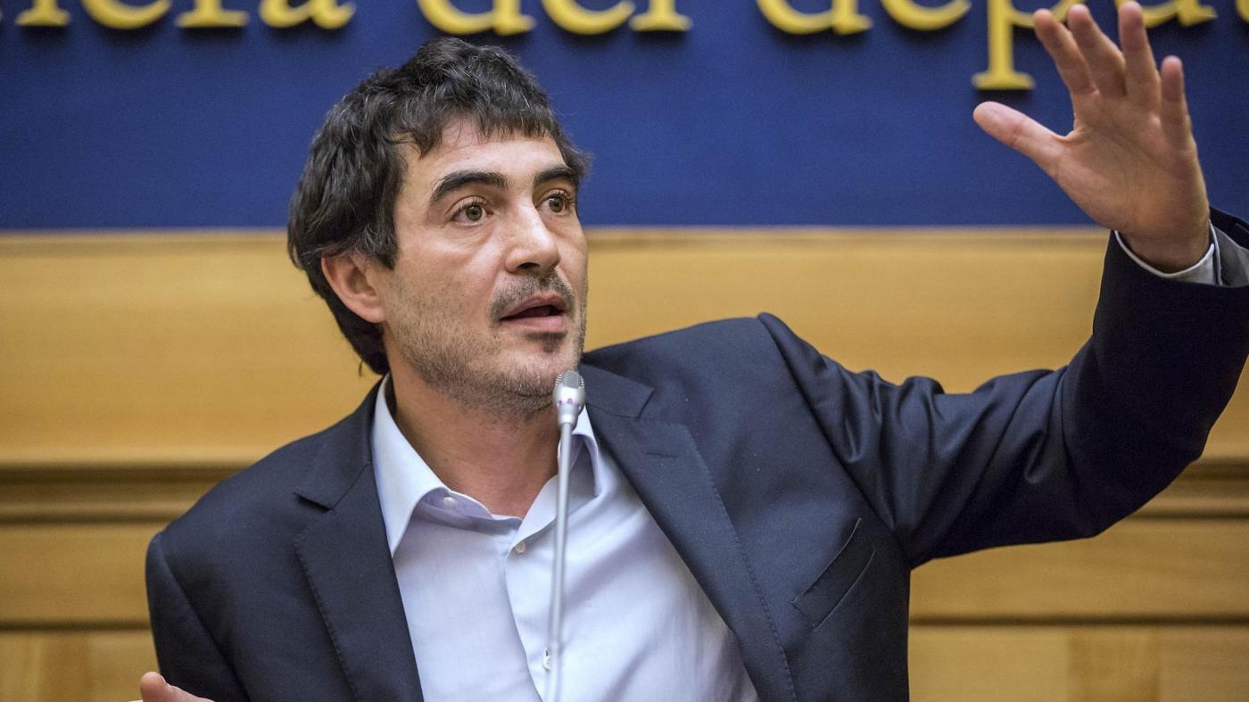 Fratoianni: Stipendio Marchionne di 1 giorno equivale a 10 anni operai