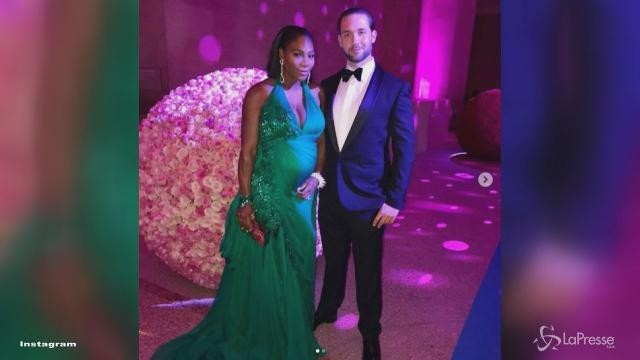 VIDEO Al ‘Met’ Serena Williams mette in mostra il pancione