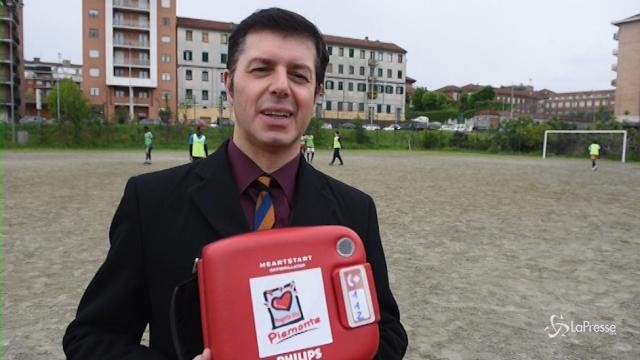 Torino, Nazionale cantanti consegna defibrillatore al Campo Oxilia