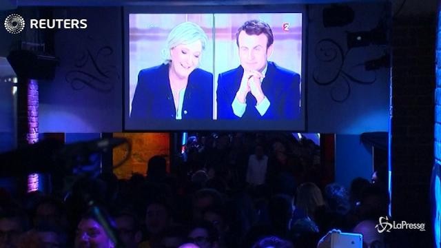 VIDEO In TV Macron batte Le Pen prima delle Presidenziali francesi