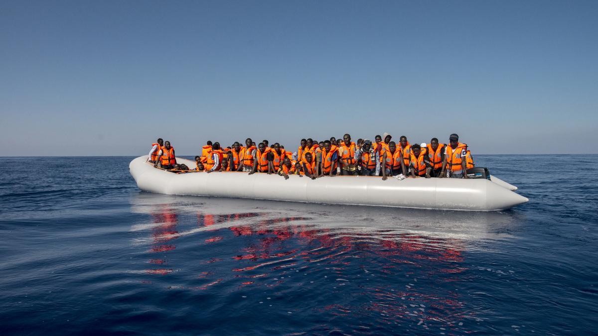 Migranti, Alfano: Segnalamento in mare, così nessuno scapperà