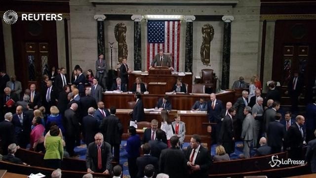 La Camera Usa cancella l’Obamacare