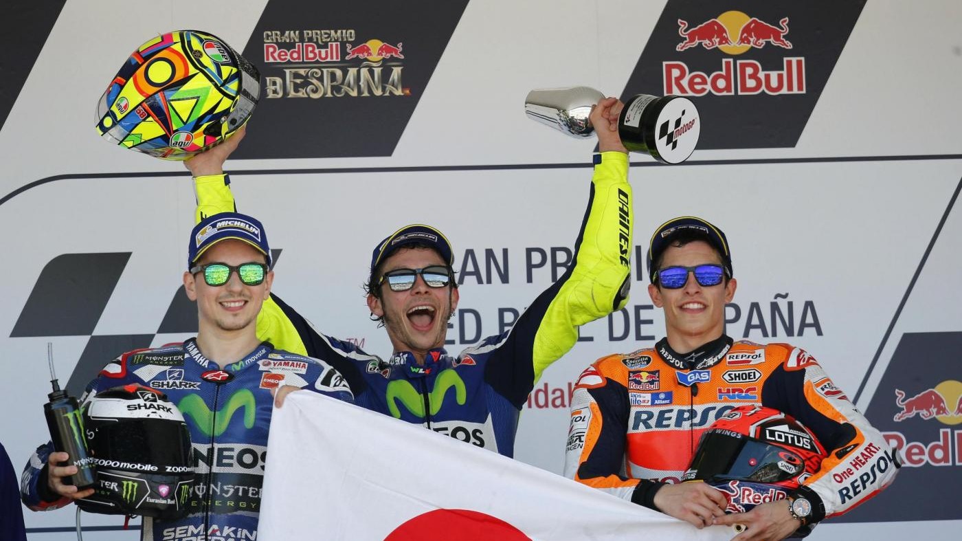 MotoGp, Valentino Rossi regala coppa Jerez a bambini malati di Parma