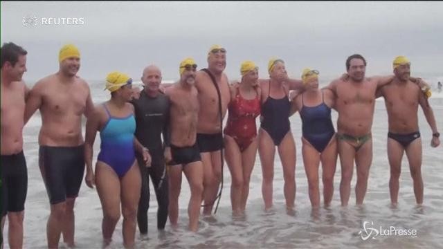 Gara di nuoto attraversa il confine Usa-Messico