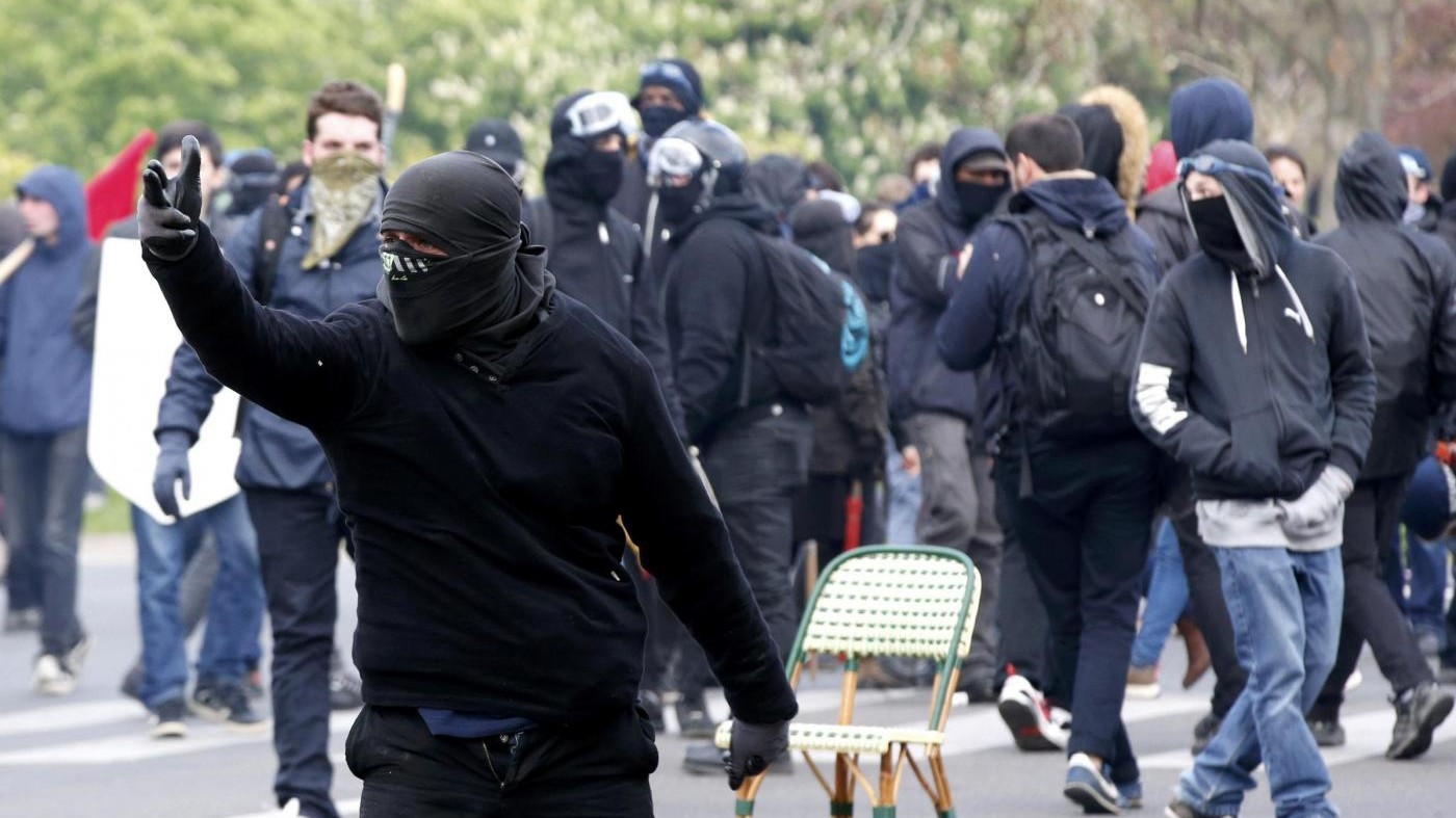 Francia, proteste contro riforma del lavoro: scontri con polizia