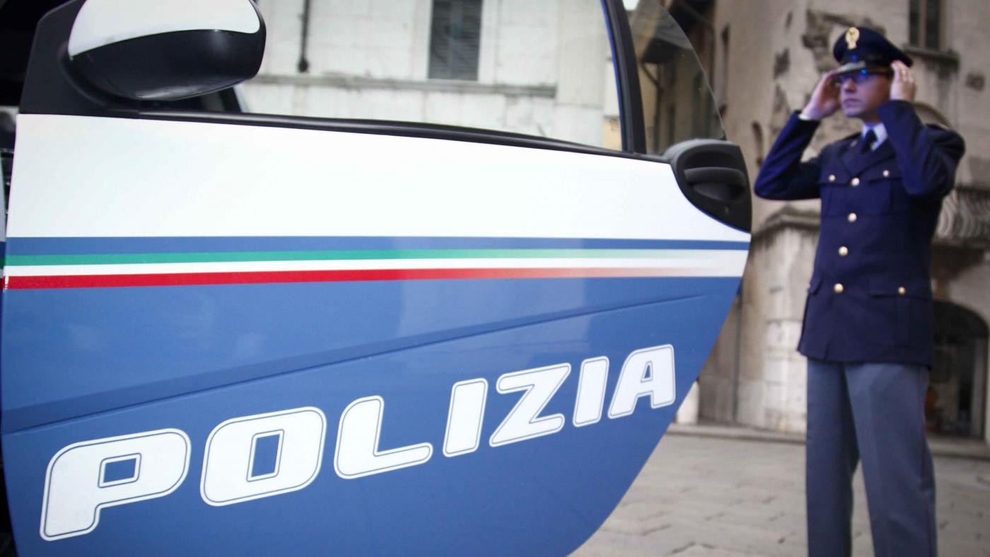 Si fingevano poliziotti per derubare turisti in Italia: 13 arresti