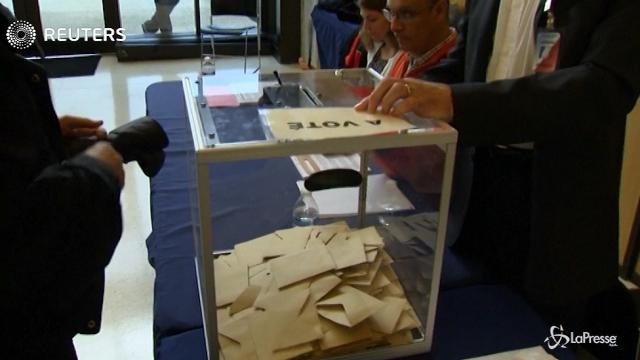 VIDEO La Francia al voto per scegliere il nuovo presidente