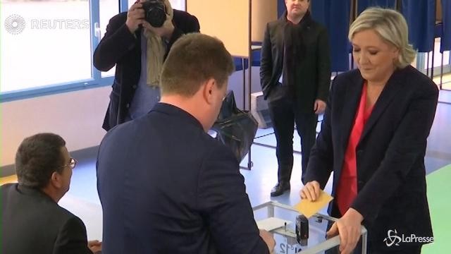 VIDEO Elezioni Francia, al voto Marine Le Pen