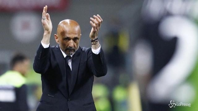 Calcio, la Roma travolge il Milan