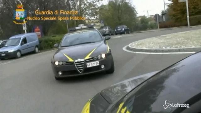 Ticket per le medicine, ma in giro con auto di lusso