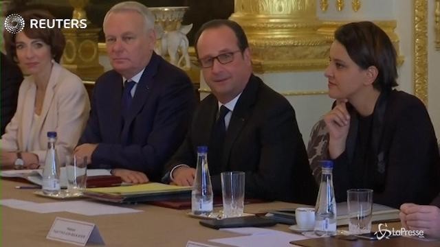 VIDEO Parigi, ultimo consiglio dei ministri all’Eliseo per Hollande